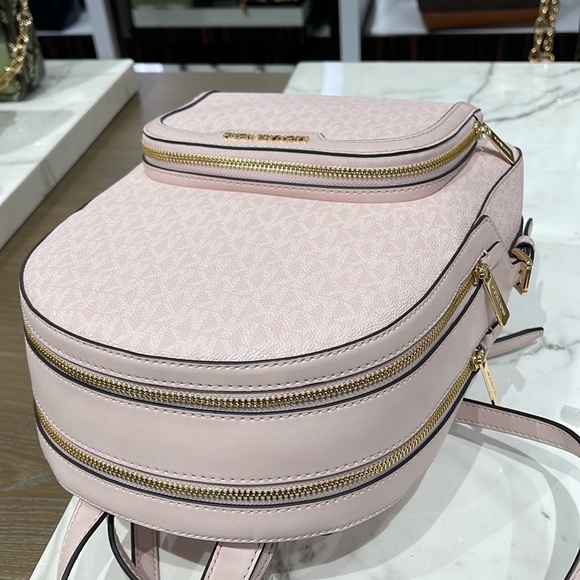 MICHAEL KORS JAYCEE MEDIUM BACKPACK
LIGHT POWDER BLUSH SIGNATURE COLOR - Picture 8 of 16